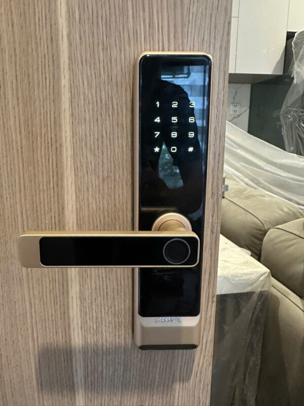 khoa van tay can ho da nang re nhat 8